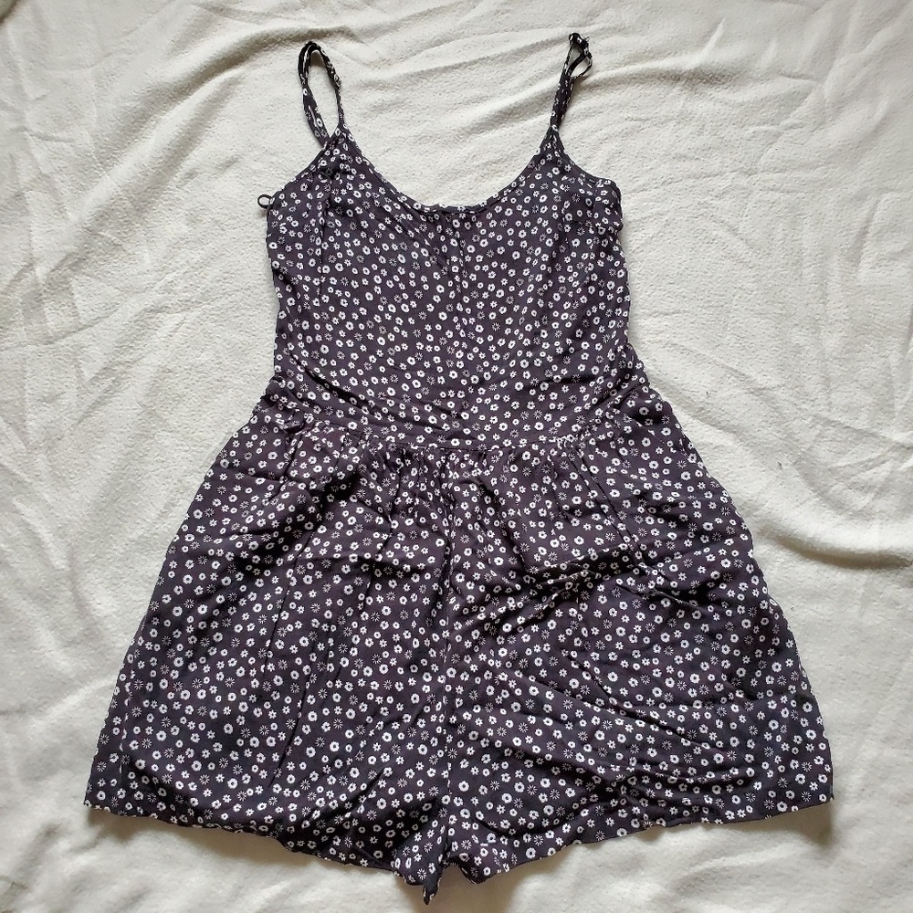 Flower print romper 🌞